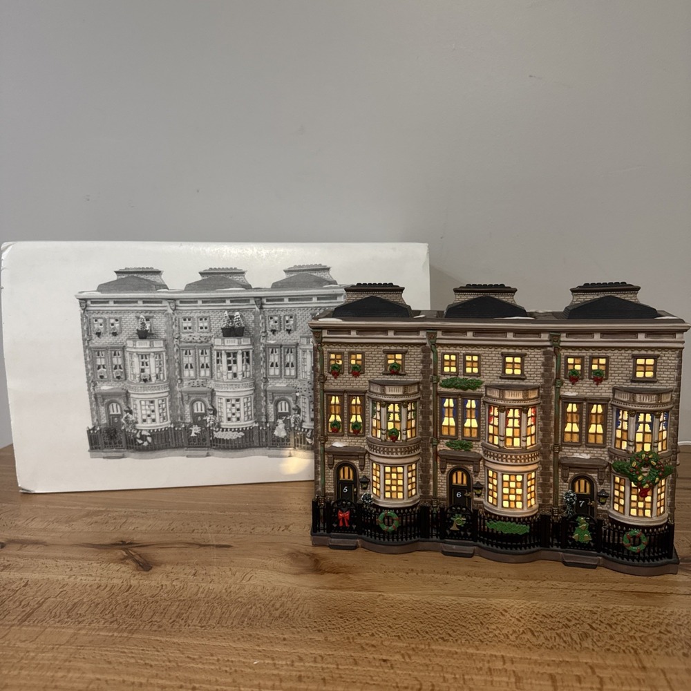 Dept. 56 1998 Dickens Village  Mulberrie Court #58345 Brownstone Christmas